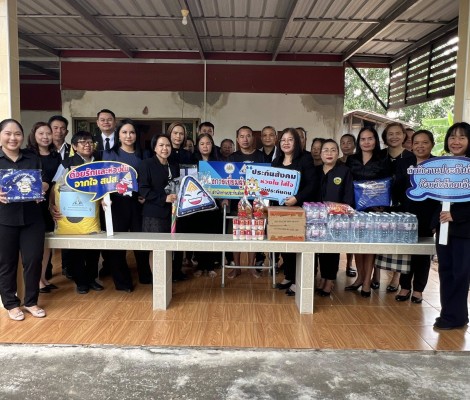 ติมอบของเยี่ยม และให้กำลังใจผู้ทุพพลภาพ พร้อมกับ สำนักงานประกันสังคม คณะรัฐมนตรีและคณะที่ปรึกษารัฐมนตรีว่าการกระทรวงแรงงาน